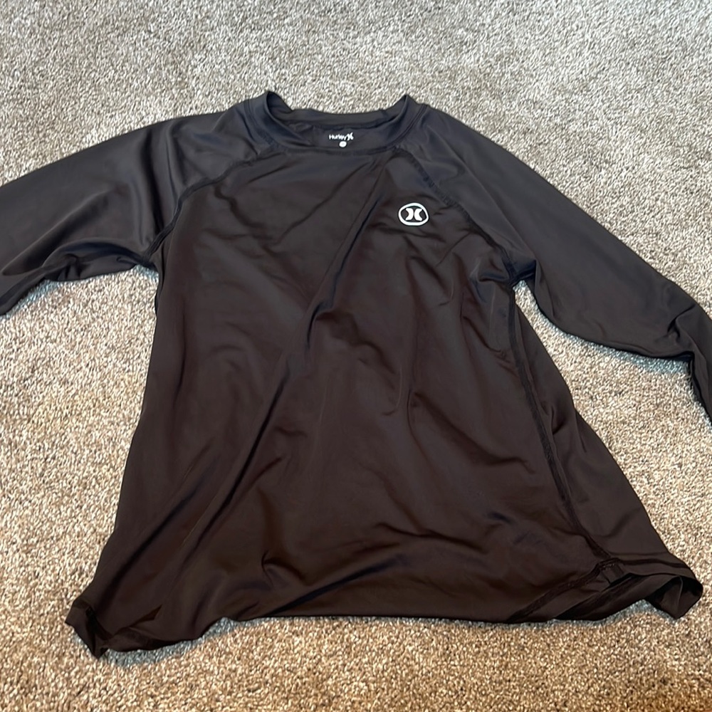 Hurley size and medium rash guard